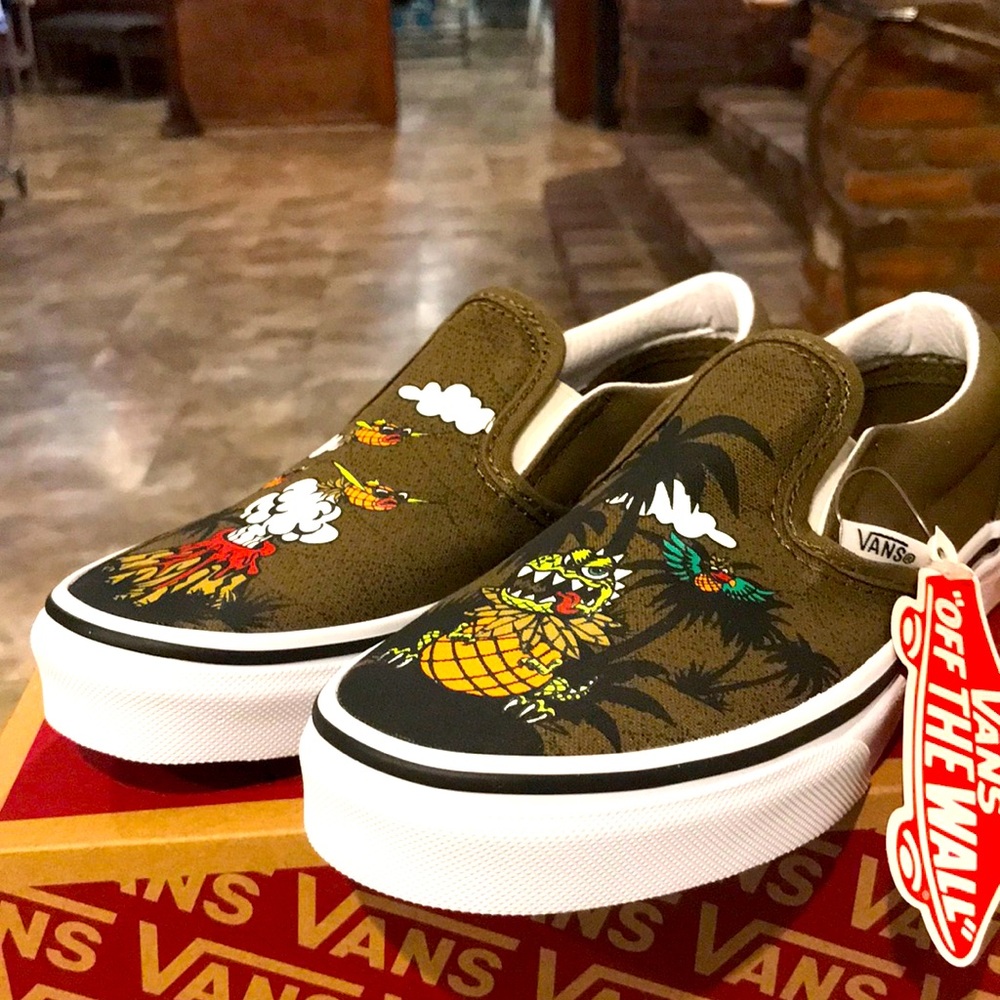NIB Vans Classic Slip On Youth Shoes
